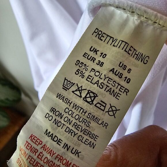 EUC PRETTY LITTLE THING WHITE V NECK TANK SHORT DRESS SIZE 6 US / SMALL - Picture 12 of 14